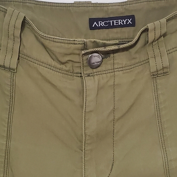ARCTERYX Women’s Cropped Capri Cargo Green Hiking Pants - Picture 2 of 5